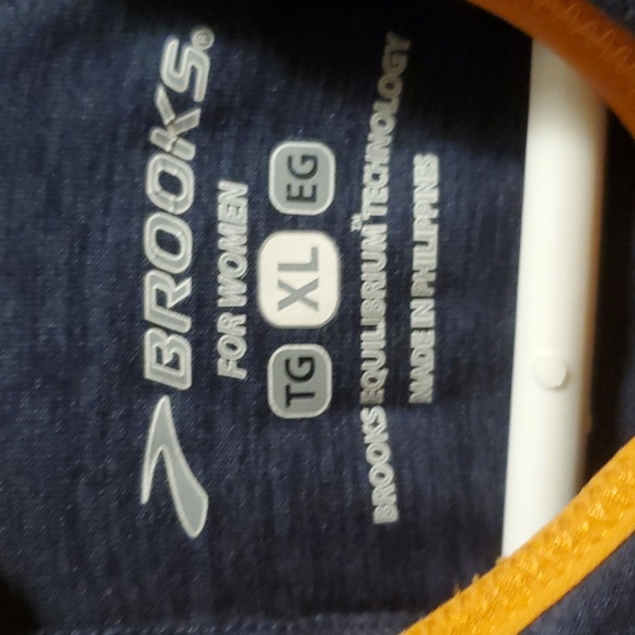 Brooks womens top - Picture 4 of 5